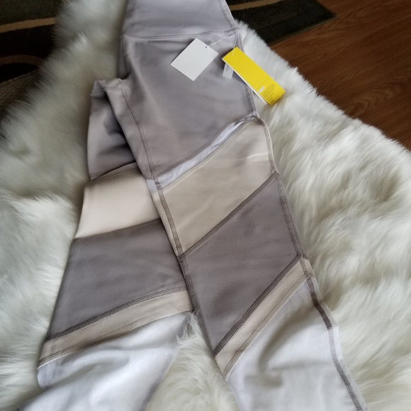 Zella Epic Dot High Waist Mesh Capri Leggings-Smal - Picture 4 of 6